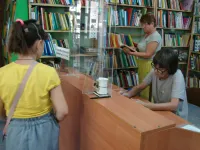 Новости » Общество: В детских отделах библиотек Керчи жаркая пора
