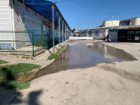 У дома по Борзенко, 25 в Керчи уже давно бежит вода