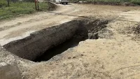 Керчане опасаются, что в яму на Полевой могут провалиться люди или автомобили