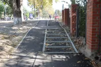 Дождались: в Аршинцево асфальтируют тротуары