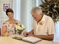 Новости » Общество: В Керченском ЗАГСе чествовали очередных золотых юбиляров - супругов Протасовых