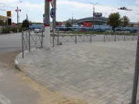 У фасада автовокзала Керчи тротуар уложили полностью