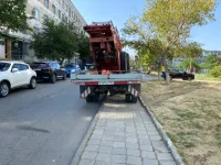 Новости » Общество: Как  в Керчи паркуются прикомандированные автовышки