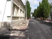 В Керчи на Циолковского укладывают первый слой асфальта