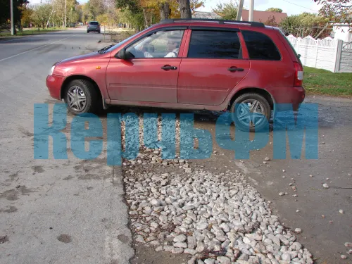 Новости » Общество: В керченском микрорайоне Капканы жители жалуются на кое-как засыпанные траншеи