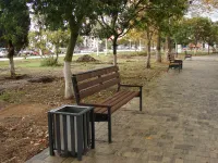 Новости » Общество: В Керчи у РЭС установили новые лавочки