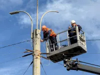 Новости » Общество: На автомобильных кольцах Керчи заменили светильники