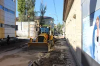 Новости » Общество: В Кооперативном переулке в Керчи демонтируют старый асфальт