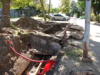 Новости » Общество: Ремонт участка отопительной системы у дома по Сморжевского, 4 в Керчи в стадии завершения