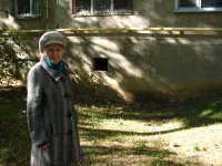 Под квартиру жительницы дома № 2 по Сморжевского в Керчи во время дождей течет вода