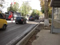 Новости » Общество: На Горького в Керчи с одной полосы движения сняли верхний слой асфальта