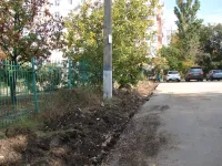 Новости » Общество: На придомовой территории четырех МКД района Промбазы демонтируют бордюры