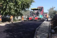 Новости » Общество: В районе Старого Стеклотарного в Керчи асфальтируют дороги