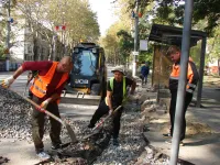 Новости » Общество: На улице Горького в Керчи продолжают готовить дорогу к асфальтировке