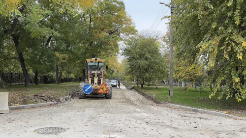 Новости » Общество: До улицы Энегельса дошел долгожданный ремонт дороги