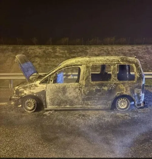 На трассе "Новороссийск-Керчь" сгорел автомобиль