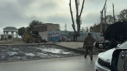 Новости » Общество: На Свердлова частично затруднено движение транспорта