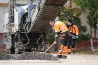 Новости » Общество: Во дворах по Индустриальному шоссе, 23, 21, 21/1 начали благоустройство