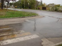 Новости » Коммуналка: По Кирова в Керчи бежит канализационный ручей