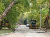 Новости » Коммуналка: Асфальтировка дороги по Энгельса в Керчи остановилась