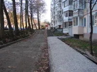 Новости » Общество: У дома по Генерала Петрова, 16 заасфальтировали тротуар и подходы к подъездам