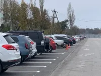 На новых парковках по ШГС в Керчи нанесли разметку