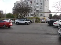 Новости » Общество: В Керчи завершили благоустройство территории у дома по Советской, 7