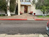 Новости » Общество: Возле здания Пенсионного фонда в Керчи дорогу готовят к асфальтировке