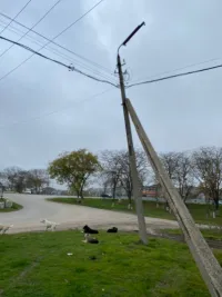 Новости » Общество: На въезде в Керчь энергоопора находится в аварийном состоянии