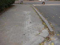 Керчане недовольны новым тротуаром по 2-му Портовому переулку