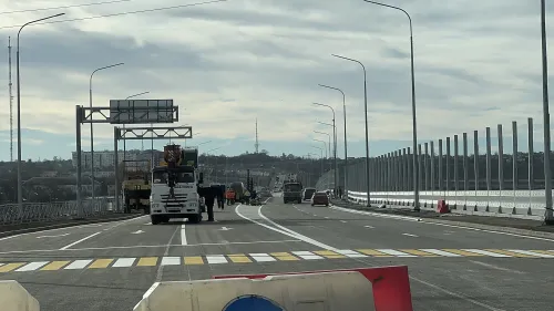 В Керчи на новом путепроводе завершают подготовку к запуску транспорта