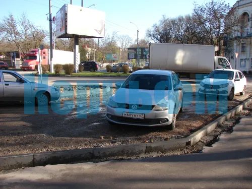 Керченские автомобилисты крайне недовольны новой парковкой у магазина "Белочка"