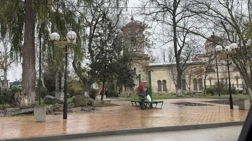 Керчане лишились укрытия от дождя после демонтажа остановки «Площадь Ленина»