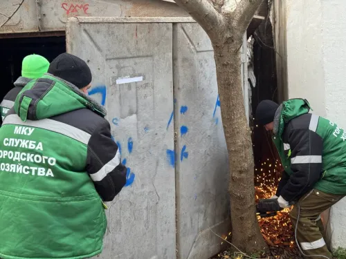 В Керчи демонтируют незаконные конструкции и самовольные постройки