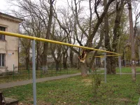 Новости » Общество: В Керчи восстановили погнутую упавшим деревом газовую трубу