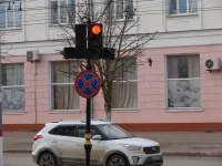 На Кирова в Керчи ветром развернуло светофор