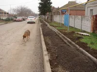 Новости » Общество: Во время ремонта дороги по улице Попова в Керчи возникла проблема