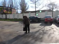 Жильцы домов по Кирова, 81 и 83 в Керчи жалуются на грохот крышек канализационных люков