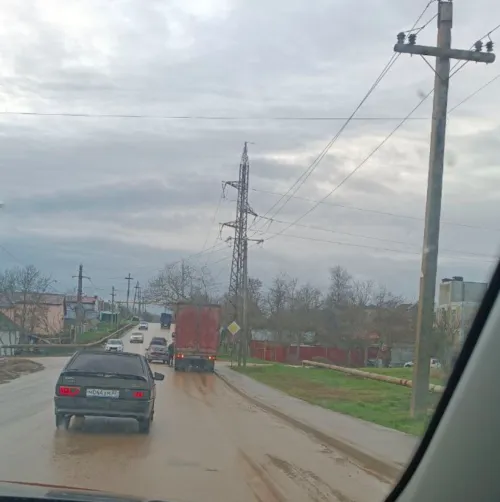 В Керчи столкнулись фура и легковушка