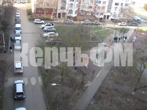 Во дворе МКД по Сморжевского, 1 в Керчи не горят уличные фонари