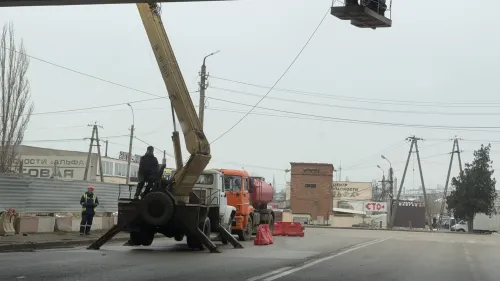На Буденного частично перекрыли одну полосу дороги