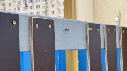 Детская площадка на Бульваре Пионеров в Керчи до сих пор опасна для детей