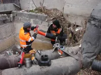 Сегодня в Керчи тепловики проводят опрессовку труб отопления к больнице водников