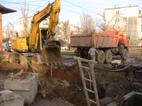 На перекрестке Полевая-Мирошника в Керчи ведется состыковка труб нового водовода