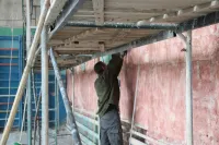 Новости » Общество: В Керчи в школе №13 приступили к ремонту спортивного зала