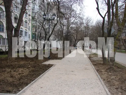 Аллея вдоль дома по Сморжевского, 3 в Керчи готова к укладке тротуара