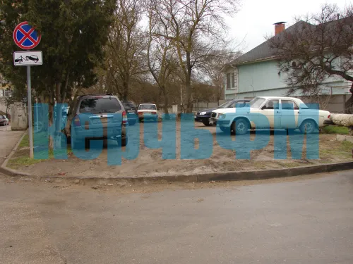 Поликлинике №2 в Керчи нужна хорошая парковка