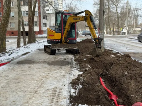 В Керчи на Сморжевского прокладывают новую линию освещения