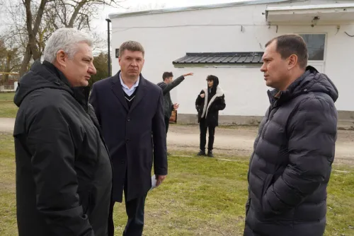 У школы №22 в Керчи сделают новую волейбольную площадку