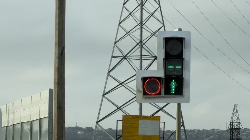 На оживлённом участке дороги в Керчи устранили неисправность светофора